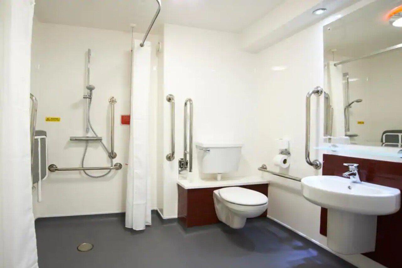 Travelodge Bromborough Port Sunlight Exterior foto